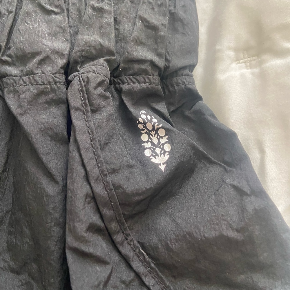 FREE PEOPLE “The Way Home Shorts” color: black size: xs - Picture 4 of 4